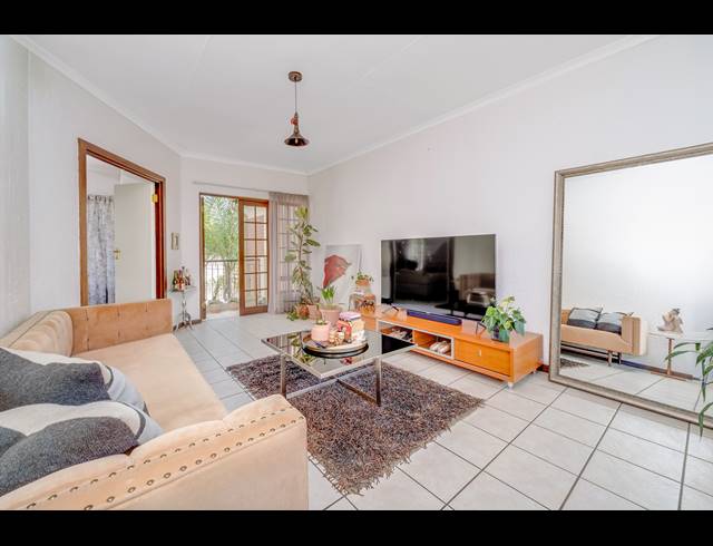 1 BEDROOM APARTMENT FOR SALE IN LONEHILL